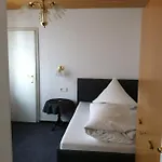 Gaestehaus Ullmannshof 3*